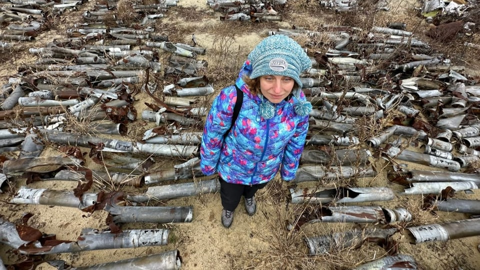 Psychologin Katerina Shutalova auf dem Raketenfriedhof