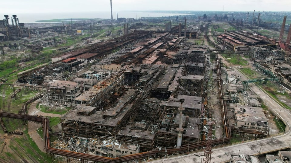Diese Drohnenaufnahme zeigt die zerstörten Anlagen des Asowstal-Werks in Mariupol (22. Mai 2022). 