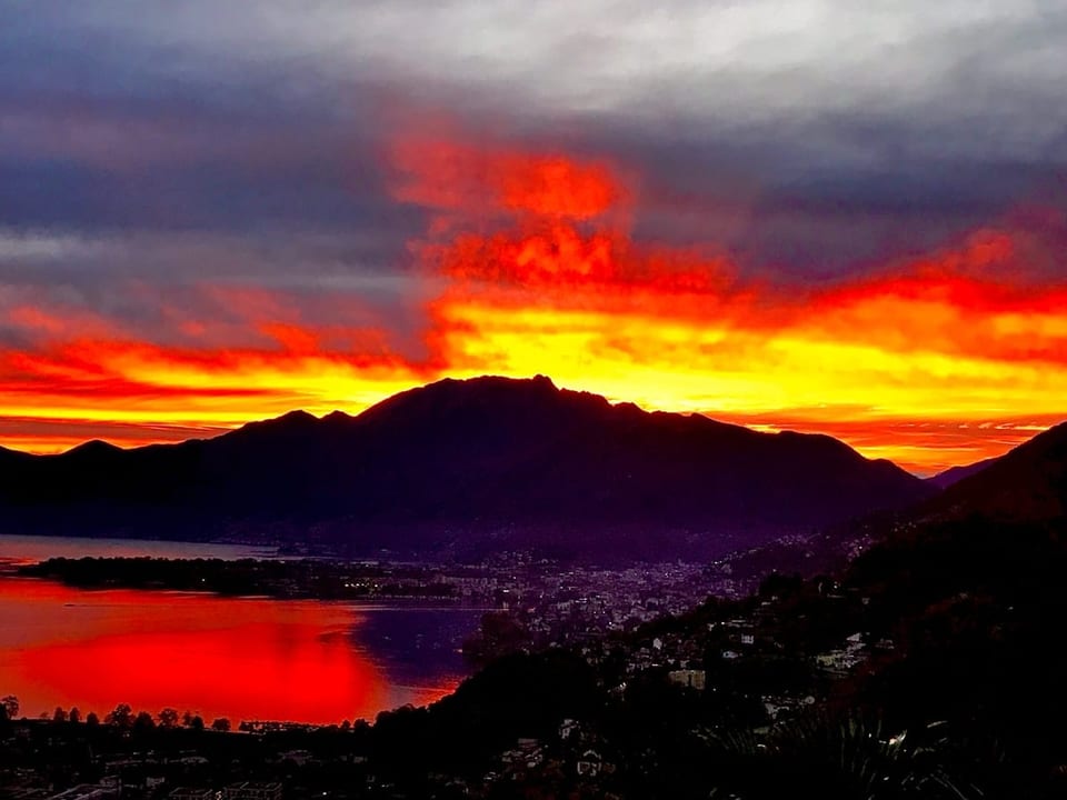 Gordemo/TI Ticino Sunset über Locarno