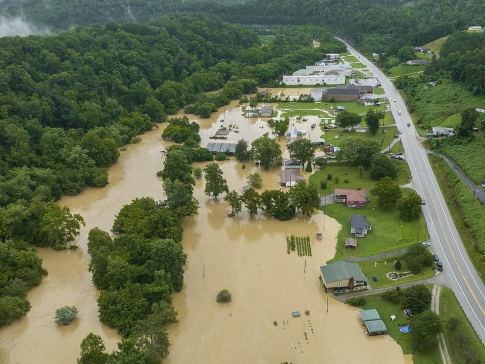 Luftaufnahme eines überschwemmten Gebiets in Kentucky.
