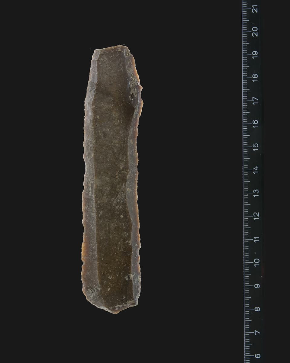 Das Prunkstück der Funde aus Stüsslingen: Eine jungsteinzeitliche Dolchklinge aus französischem Kreidefeuerstein. Datiert um 2700 vor Chr.