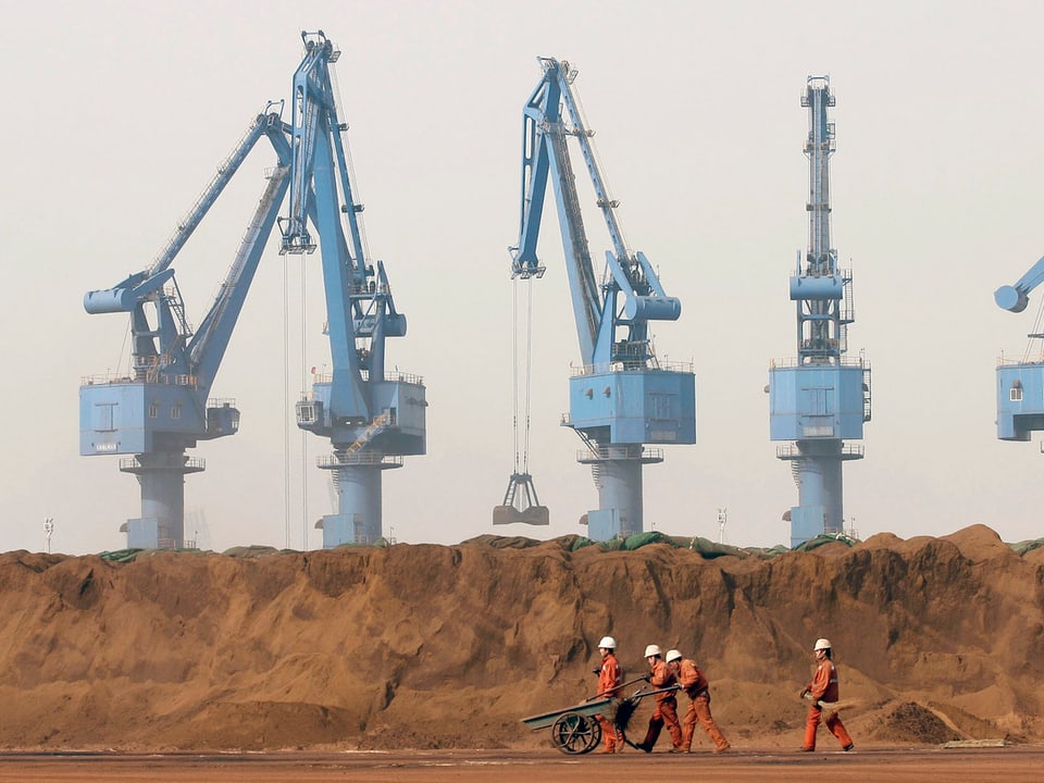 Chinesische Stahlarbeiter in Tianjin. 
