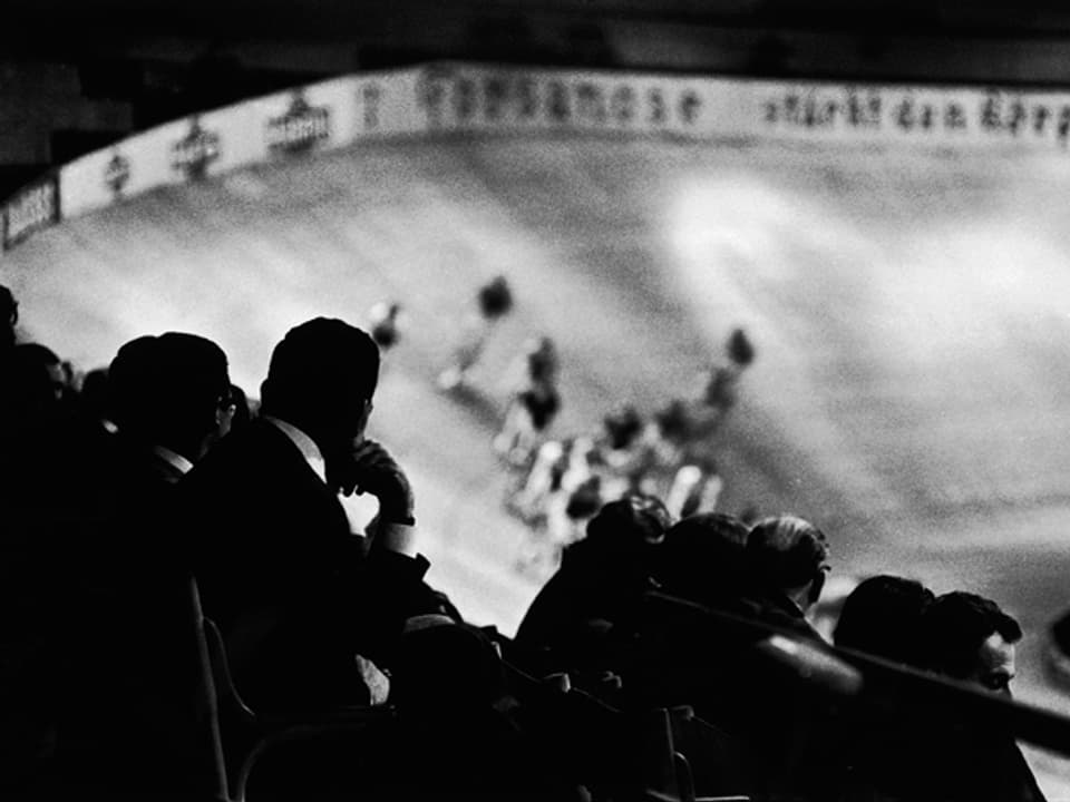 Zuschauer am Sechstagerennen 1954.