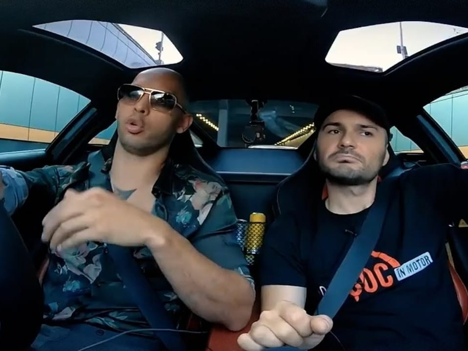 Zwei Männer in einem Auto