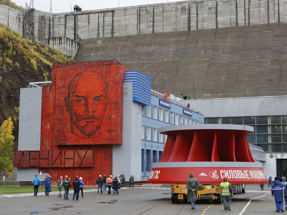 Ein grosses Wandbild von Lenin