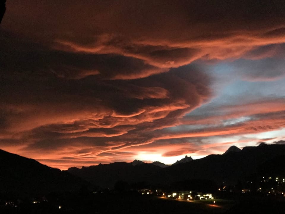 Spiezwiler BE Roter Himmel.
