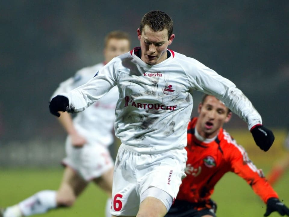 Während seiner Zeit beim französischen Ligue-1-Verein debütierte Lichtsteiner für die Schweizer Nationalmannschaft. 