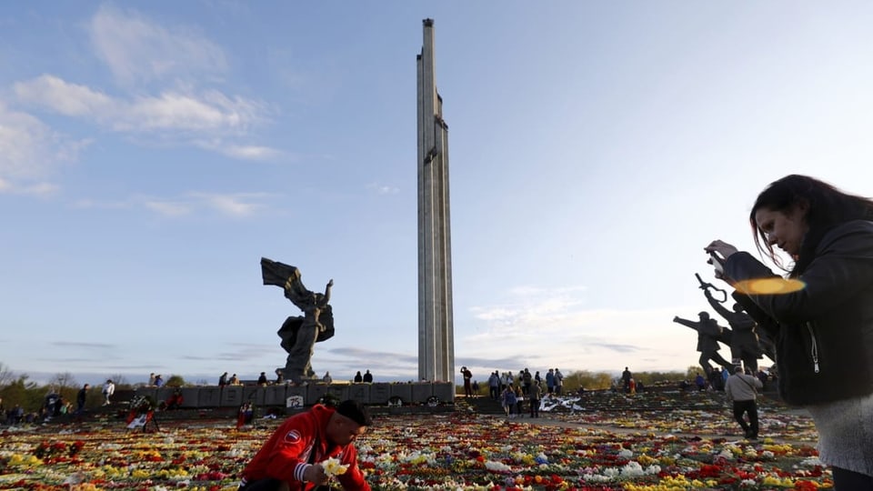 Obelisk und Kriegerdenkmal.