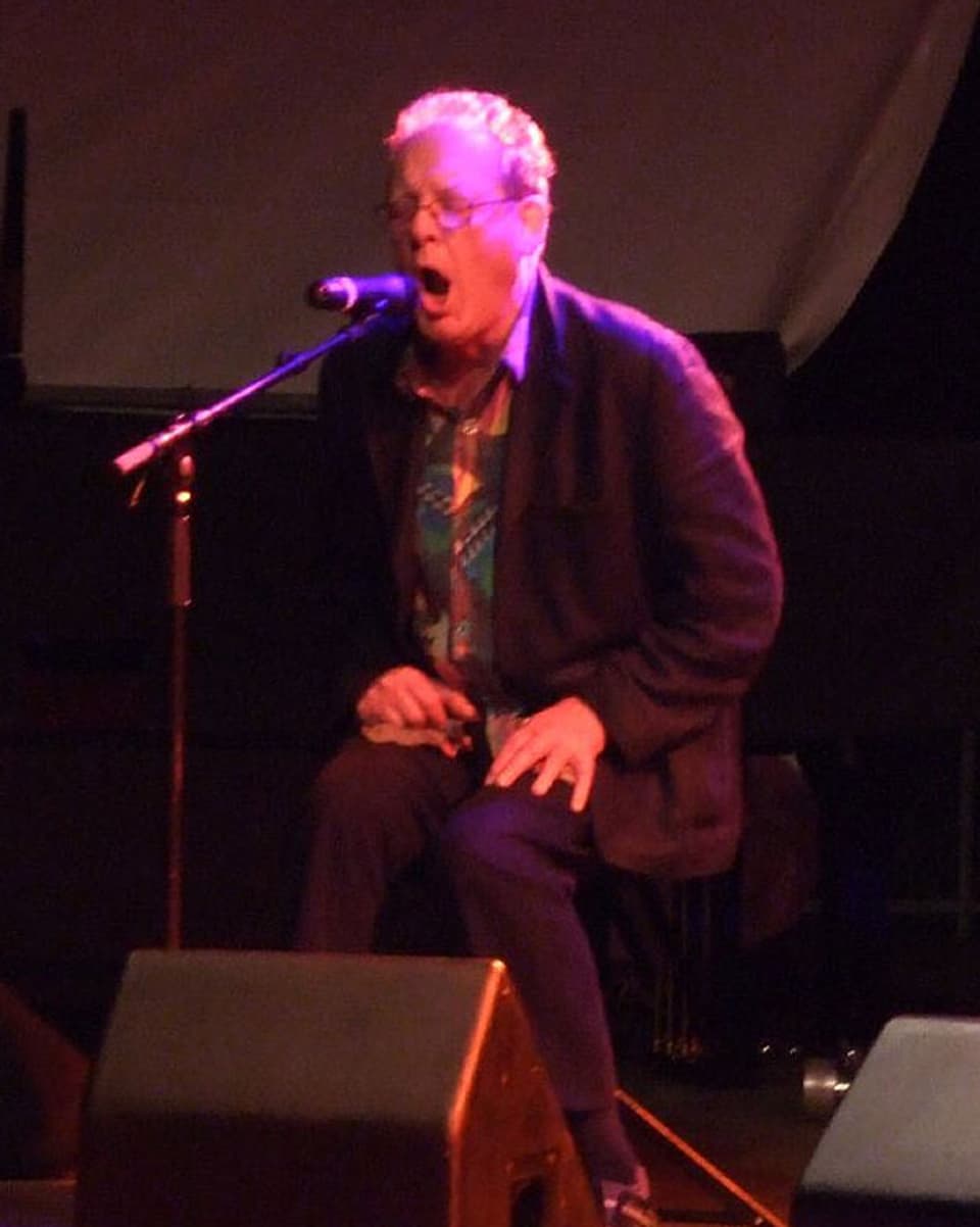 Phil Minton während einer Vokal-Improvisation.