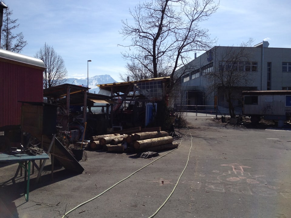 Auch ein eigenes Holzlager ist auf dem Gelände des Wagenplatzes.