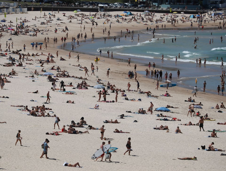 Hunderte Strandgänger am Bondi Beach