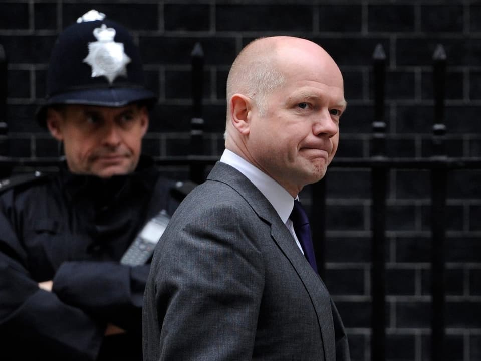 Englands Aussenminister William Hague mit zusammengepressten Lippen.