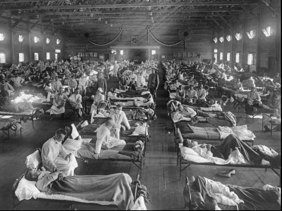 Notspital in der Nähe von Fort Riley (Kansas) für Opfer der Spanischen Grippe 1918.