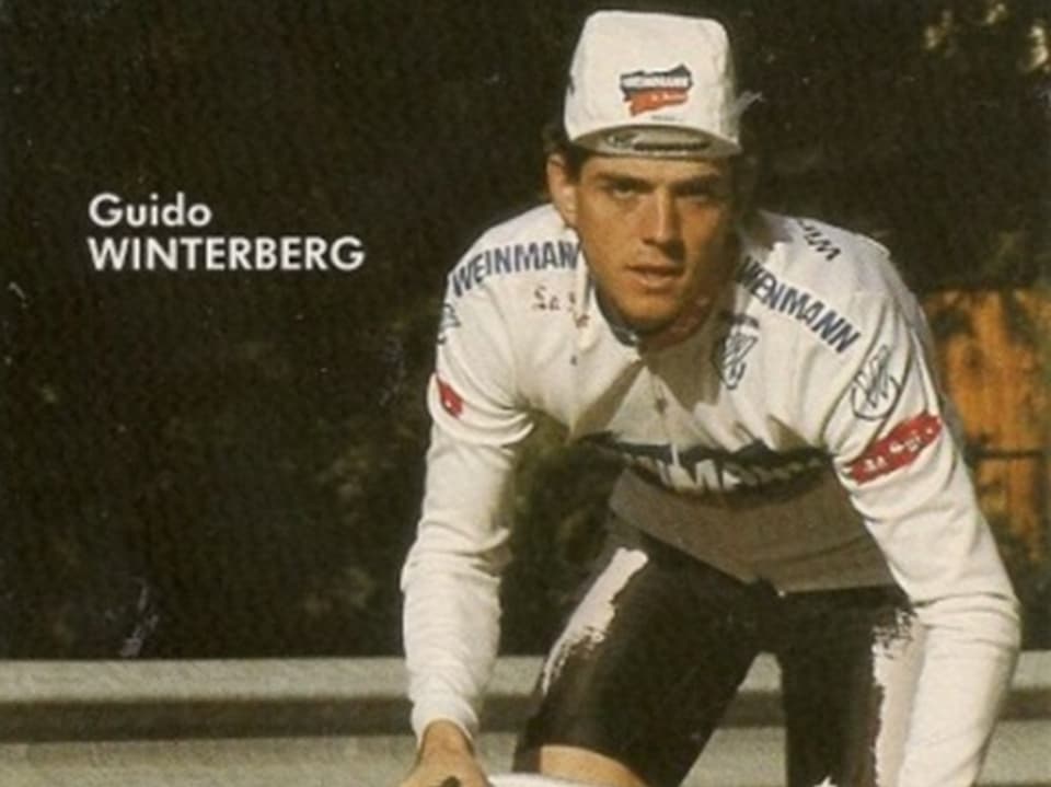 Zu sehen ist der Veloprofi Guido Winterberg in Velorennfahrerkluft mit der für die 1980er Jahre typischen Dächlikappe.