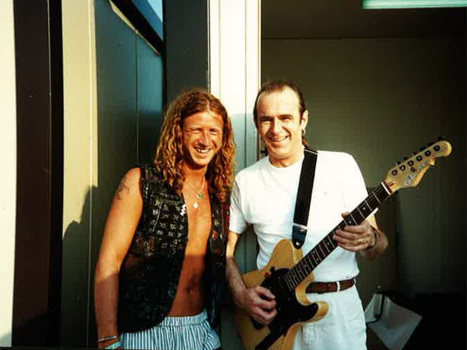 Ralph Wicki zusammen mit Sänger und Gitarrist Francis Rossi von Status Quo.