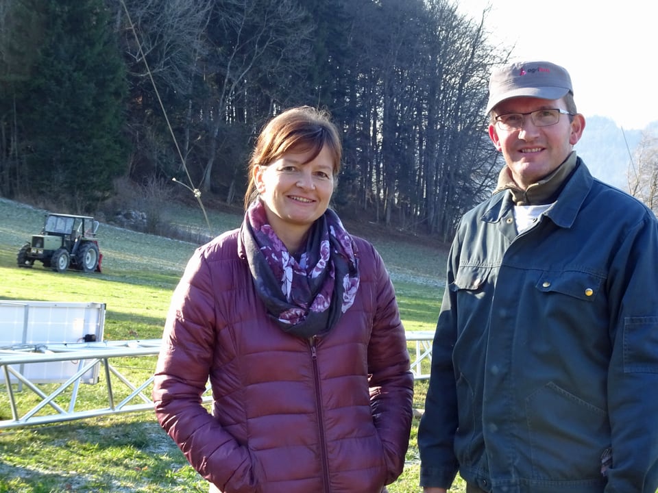 Priska und Roland Wismer, die einen Bauernhof auf dem Stierenberg betreiben. 