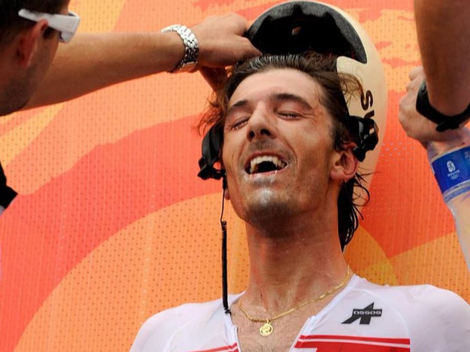 Fabian Cancellara völlig erschöpft im Ziel.
