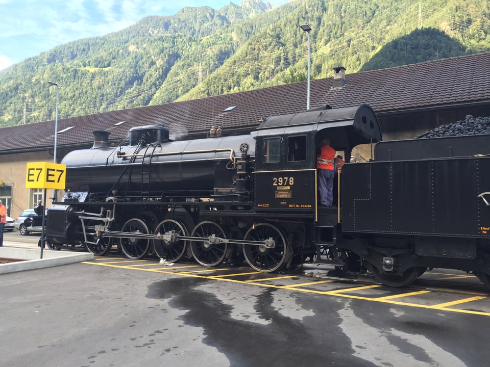 Dampflokomotive mit Kohleanhänger.