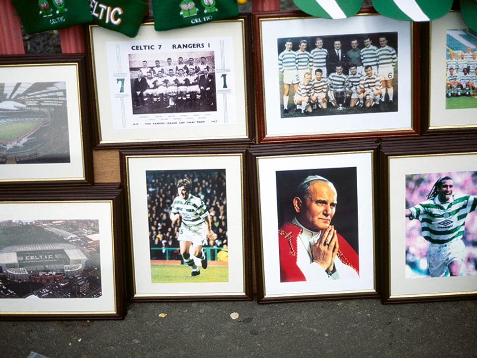 Bilder der Mannschaft von Celtic Glasgow - und von Papst Johannes Paul II.