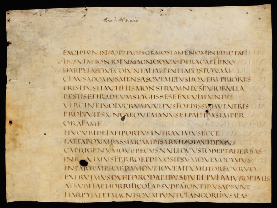 Ein vergilbtes Pergament mit einem Text ohne Leerzeichen.