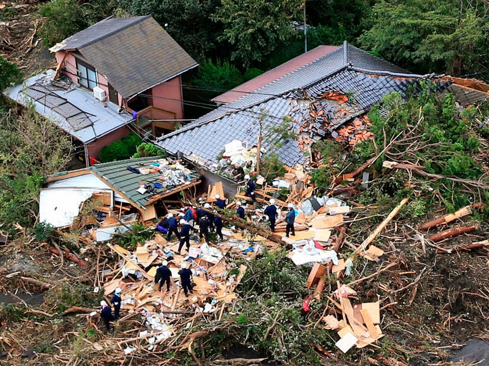 Von Erdrutsch zerstörtes Haus auf der Halbinsel Izu.