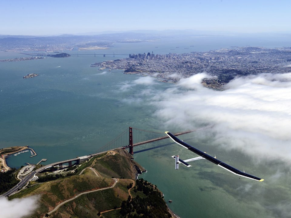 «Solar Impulse» über San Francisco (Bild vom 23. April) 