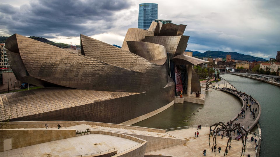 Das Guggenheim Museum in Bilbao von Aussen.