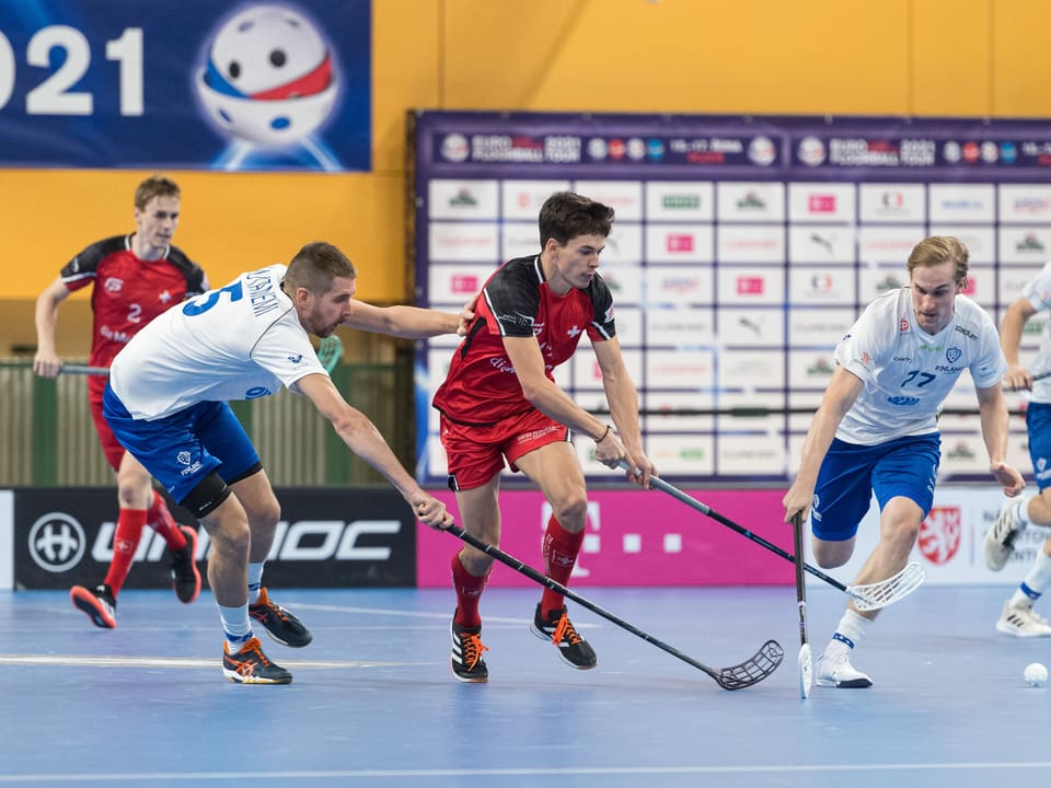 Die Schweizer Unihockey-Nati beim Spiel gegen Finnland.