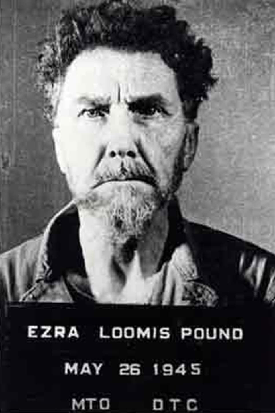 Ein Porträt von Ezra Pound, darunter eine Tafel mit der Aufschrift «Ezra Loomis Pound, May 26 1945».