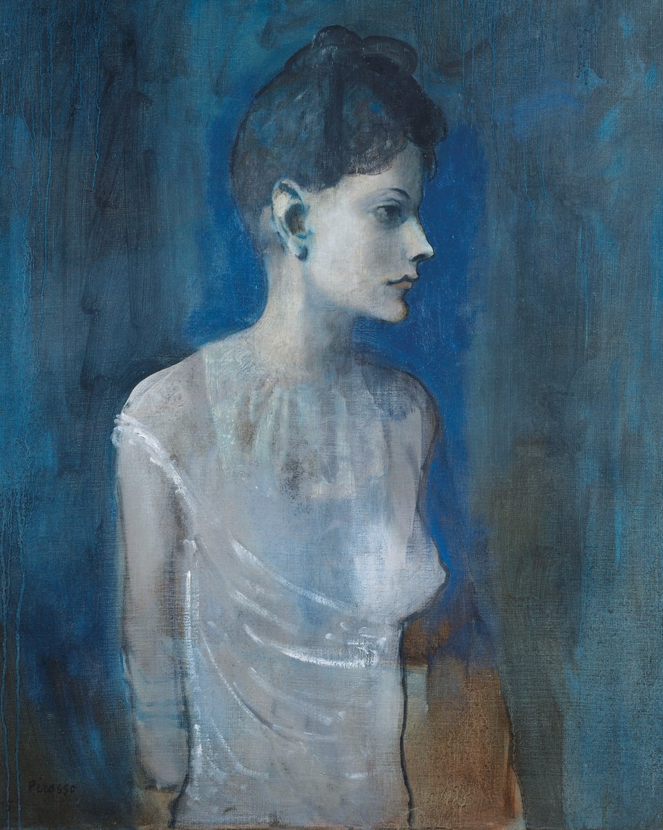 Porträt-Gemälde einer Frau in einem weissen Kleid vor blauem Hintergrund