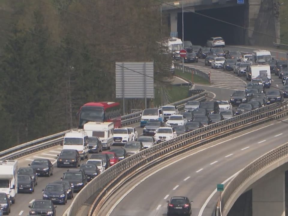 Blechlawine vor dem Gotthard