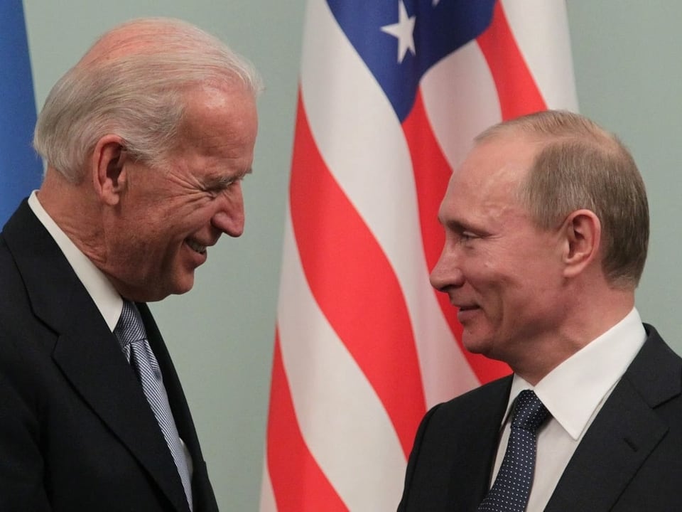 Biden und Putin 2011 in Moskau