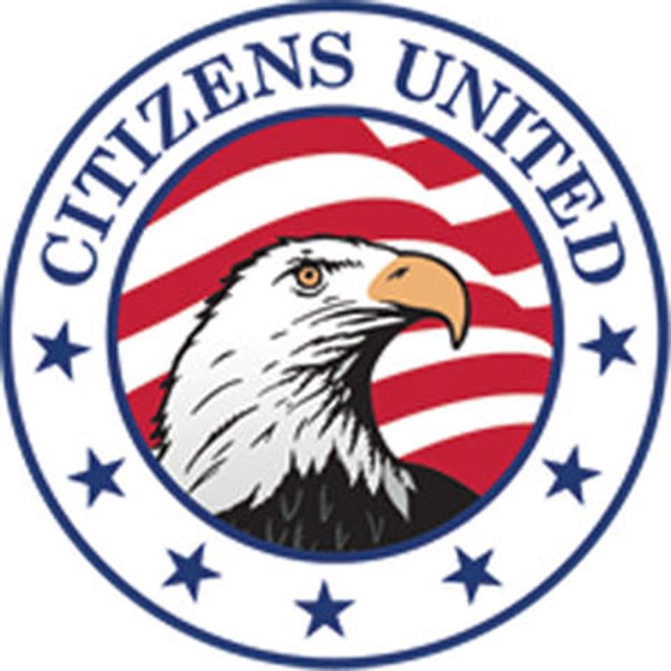 Wappen mit Weisskopfadler vor US-Flagge, darüber steht Citizens United