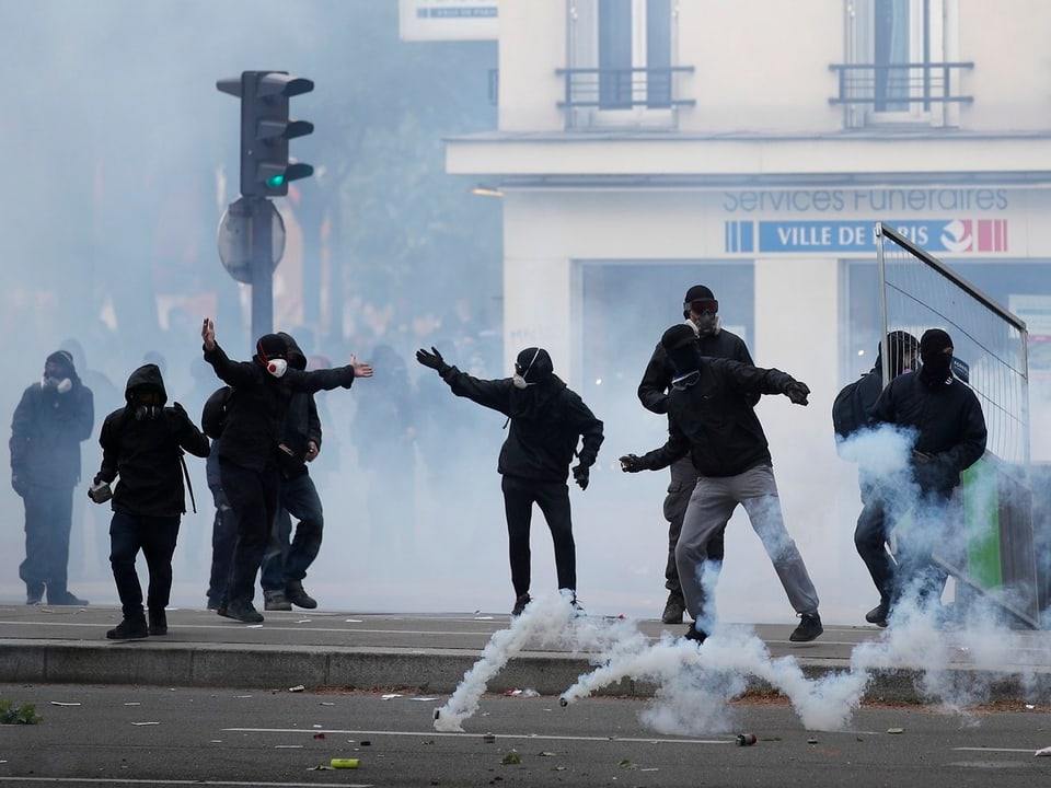 Strassenschlacht in Paris