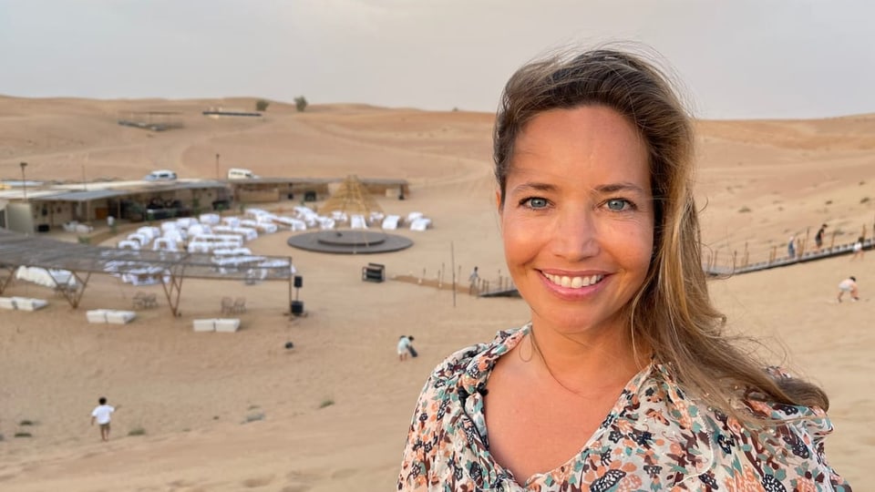 Porträt einer Frau in der Wüste