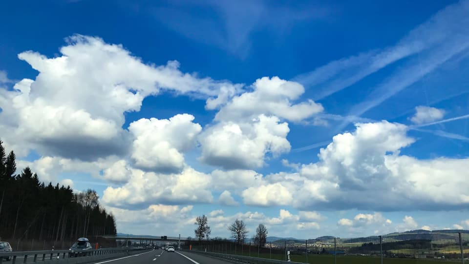 Cumulus humilis zieren den Himmel bei Bern.