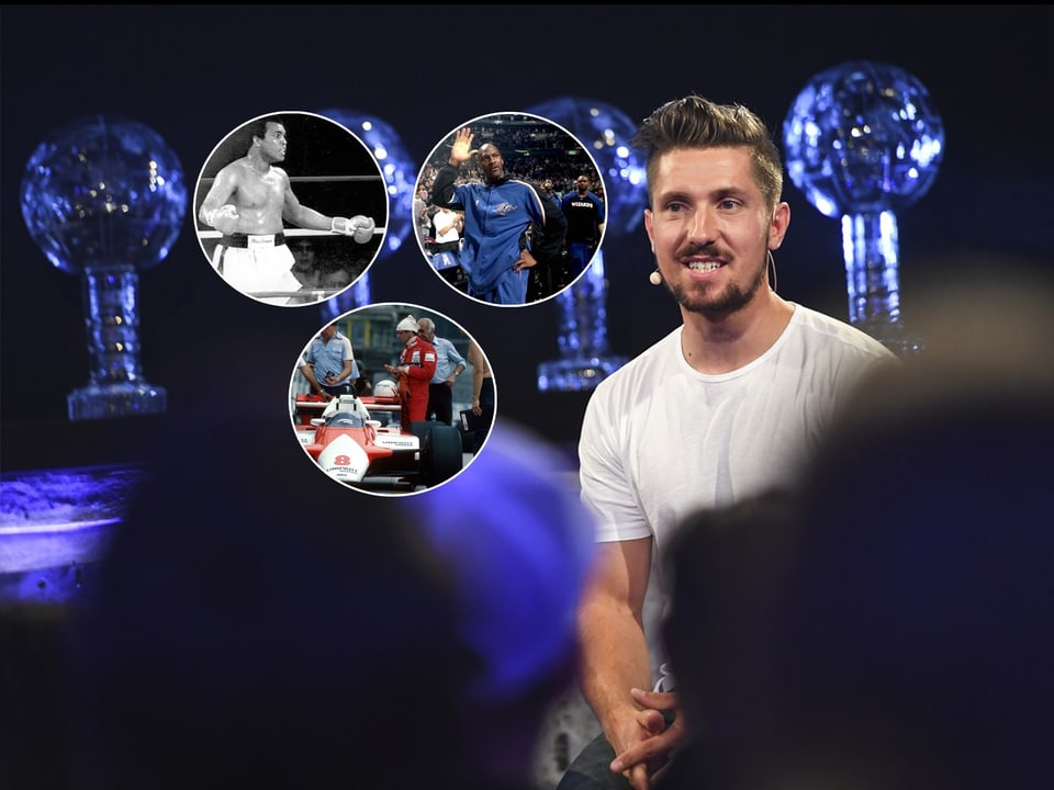 Mann spricht auf einer Bühne, umgeben von Zuschauern und drei Bild-Bubbles mit sportlichen Szenen.