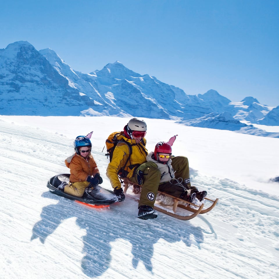Grindelwald: Familie am Schlitteln auf dem Faulhorn