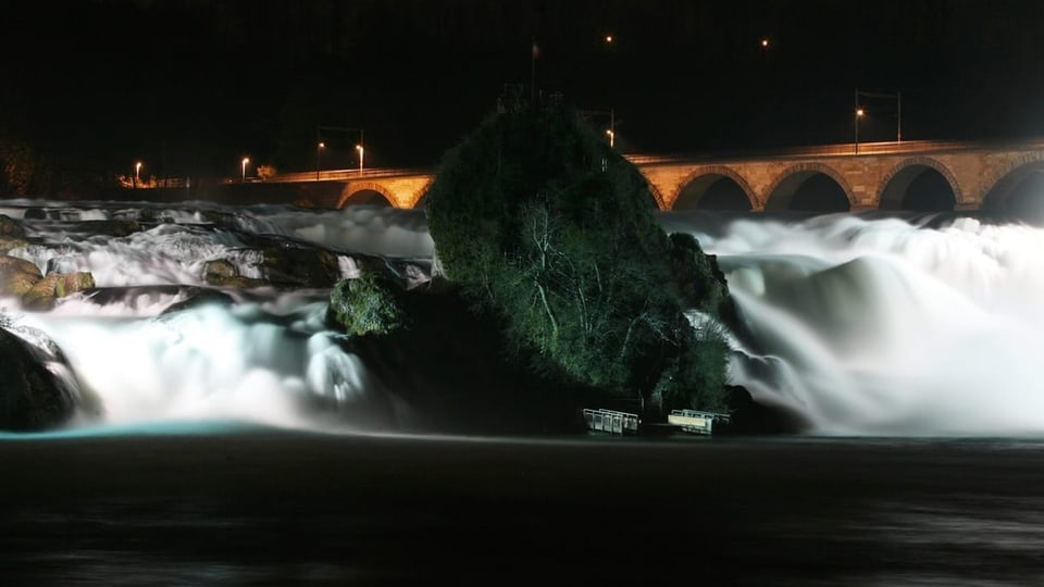 Rheinfall in der Nacht