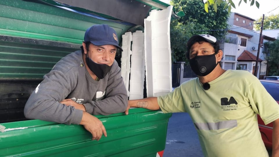 Dos recolectores de basura son Robert Medina y Rafa Kandia