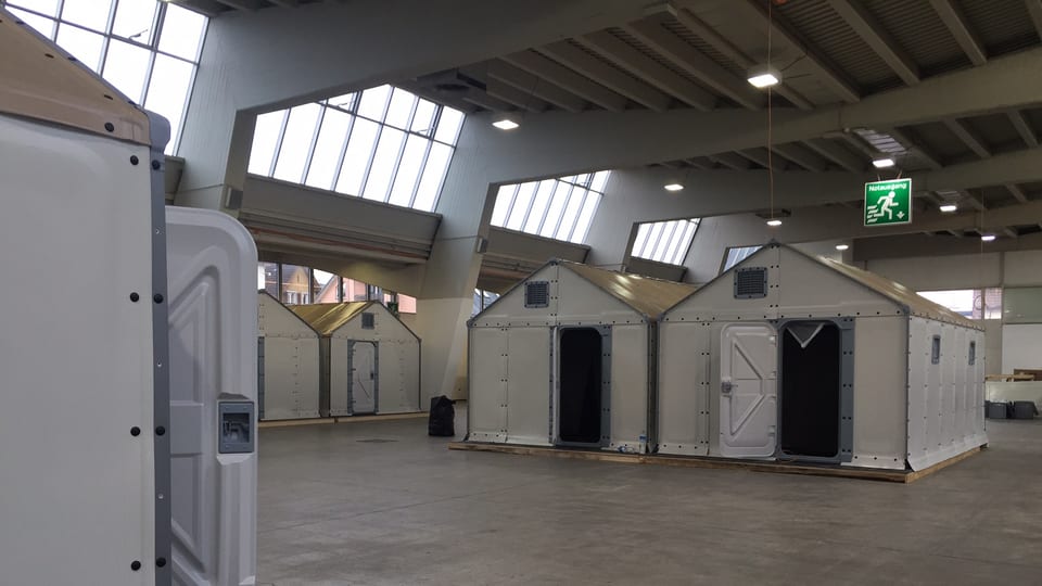 «Shelters» - Selbstbau-Hütten von Ikea - in der Messehalle 9.