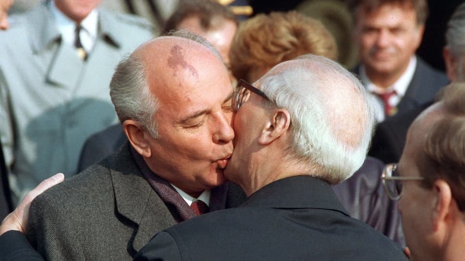 Bruderkuss zwischen Honecker und Gorbatschow.