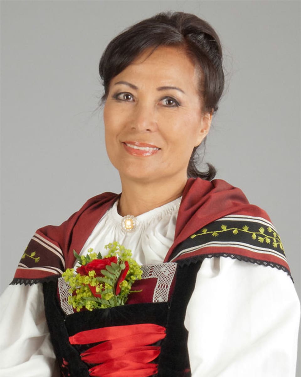 Heeja Kim in einer traditionellen Tracht.