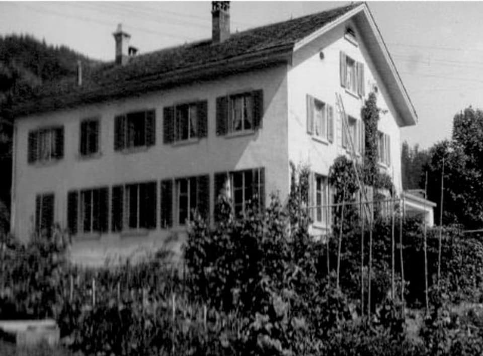 Historische Aufnahme eines alten Bauernhauses.