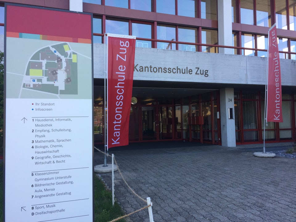 Die Kantonsschule Zug führt eine Informatik Pilotklasse. Der Ansturm war gross. 