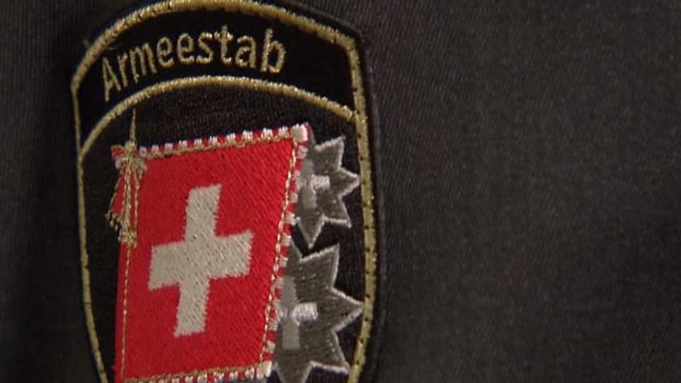 Abzeichen «Armeestab» einer Uniform der Schweizer Armee.