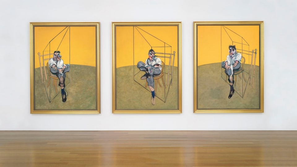 Die drei Gemälde von Francis Bacon ausgestellt im Auktionshaus. Es zeigt den sitzenden Freud vor gelbem Hintergrund aus drei unterschiedlichen Perspektiven.