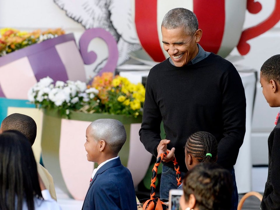 Zu sehen ist Us-Präsident Obama mit Kindern. 