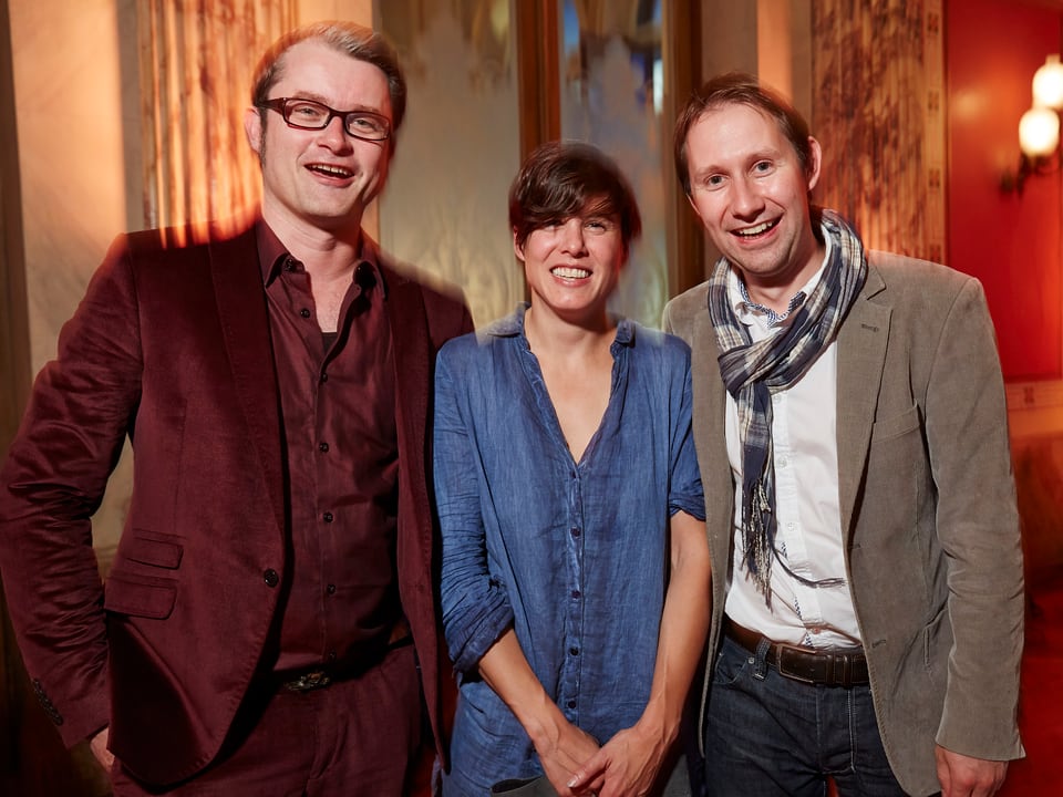 Ein illustres Trio. Manuel Flurin Hendry, der Regisseur des nächsten «Tatort», Marion Schramm, die soeben das neue Studio für das Polizeipräsidium fertiggebaut hat und der Luzerner Produzent Lukas Hobi.