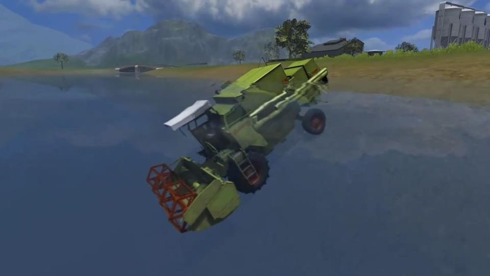 Ein Screenshot aus dem Landwirtschafts-Simulator 2013, der einen Mähdrescher zeigt in einem See schwebend.